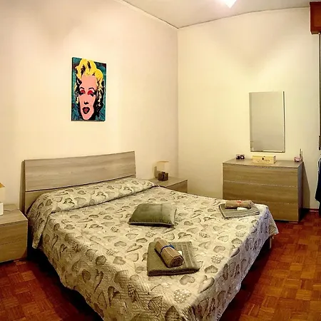 Privatunterkunft Tinashouse